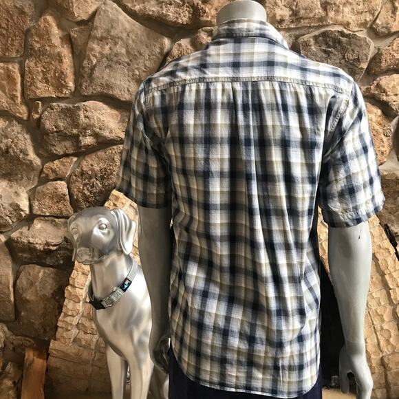 Carhartt Button Down Plaid Short Sleeve Cotton Shirt Men's Size Medium - Picture 2 of 7